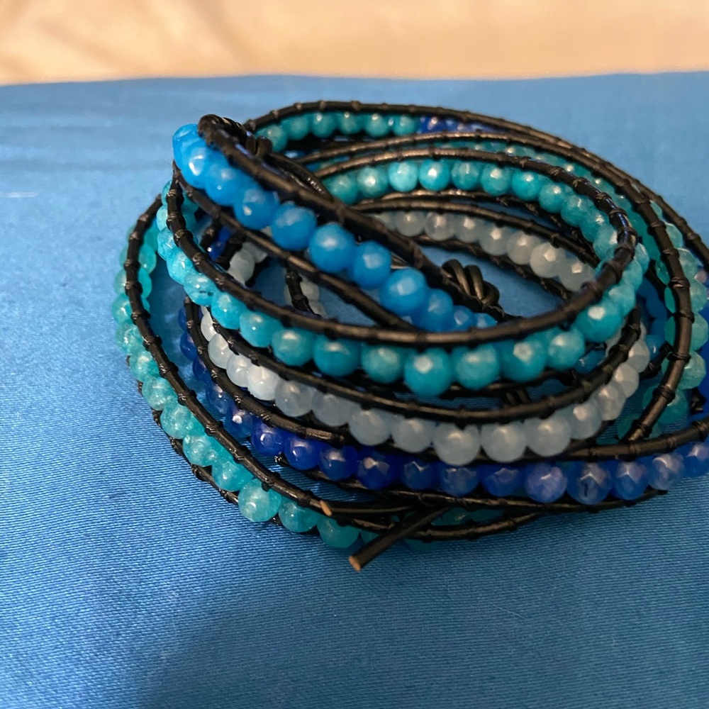 VICTORIA EMERSON 5WRAP SHADES IF BLUE.